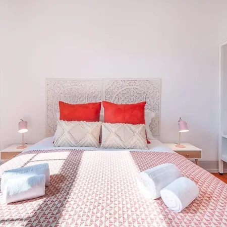 Portucale ! Deluxe 3 Bedroom In Arroios Apartament Lizbona